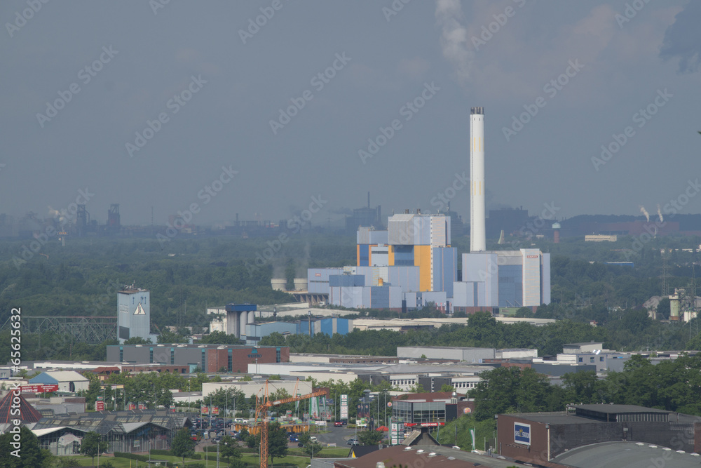 Im Vordergrund Alt-Oberhausen, im Hintergrund Duisburg Im Vordergrund Alt-Oberhausen, im Hintergrund Duisburg