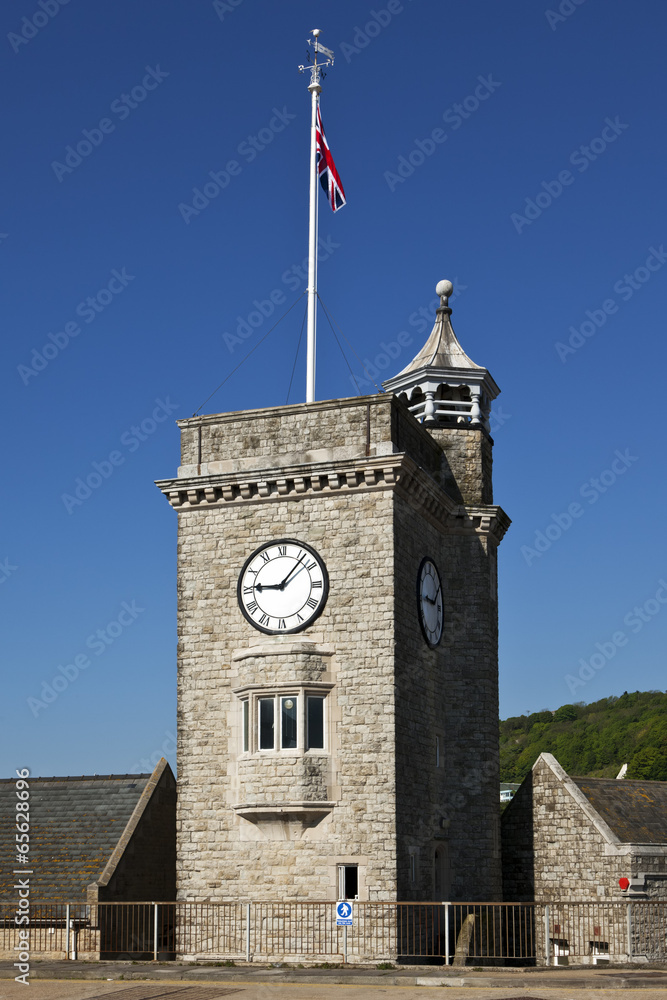 Obraz premium Old clock tower at the port of Dover