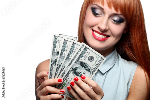 Девушка с долларами в руках