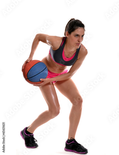 Joven mujer deportista jugando balón cesto.jugando basket. © Gustavo Andrade