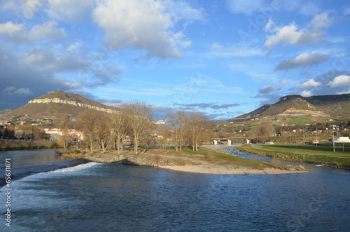 Vue générale de Millau et de la rivière du Tarn 