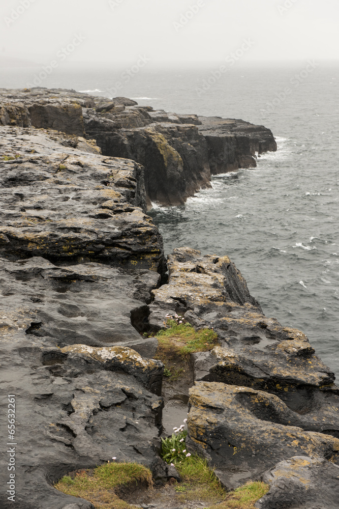 Felsküste südlich von Galway, Irland