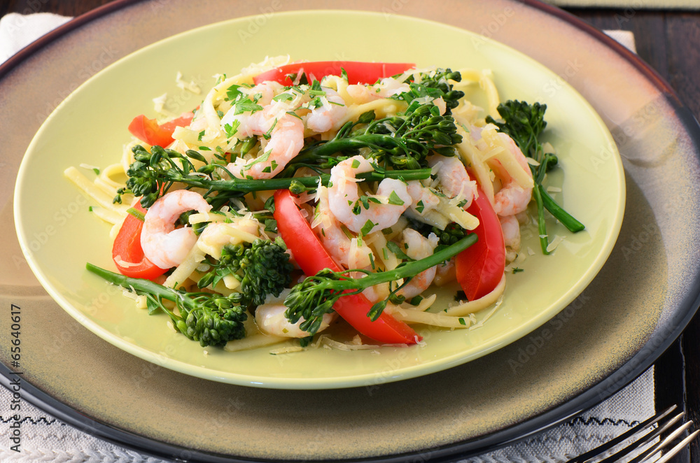 Linguine with shrimp, broccolini and red peppers Linguine with shrimp, broccolini and red peppers