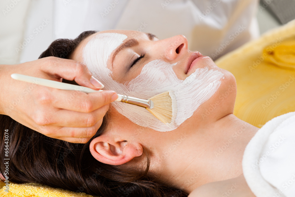 Therapist Applying Face Mask To Customer In Spa