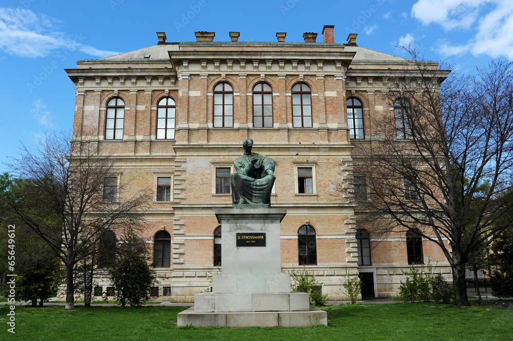 Fototapeta premium Villa und Denkmal Strossmayer in Zagreb