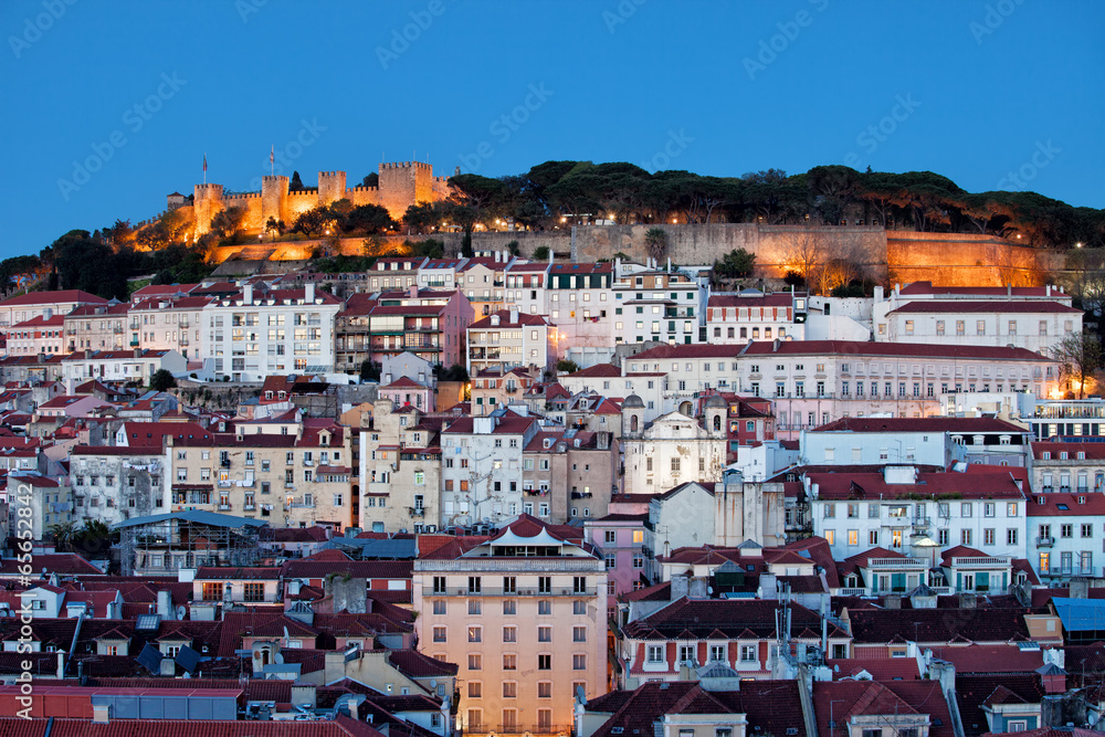 Φωτογραφία City of Lisbon at Dusk in Portugal