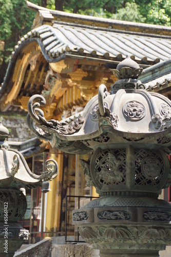 輪王寺大猷院  燈籠と唐門