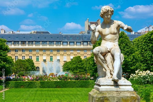 Photos Sculpture au Jardin du Palais Royal à Paris