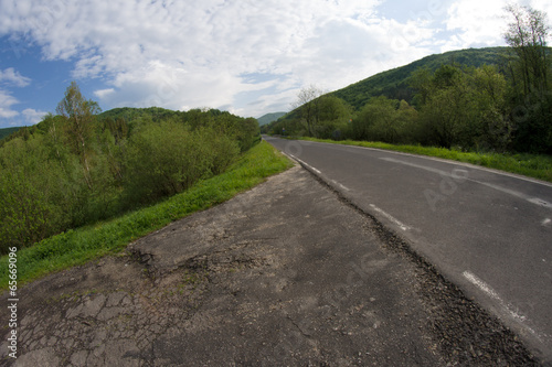 droga asfaltowa w górach, Ustrzyki Górne, Bieszczady, Polska