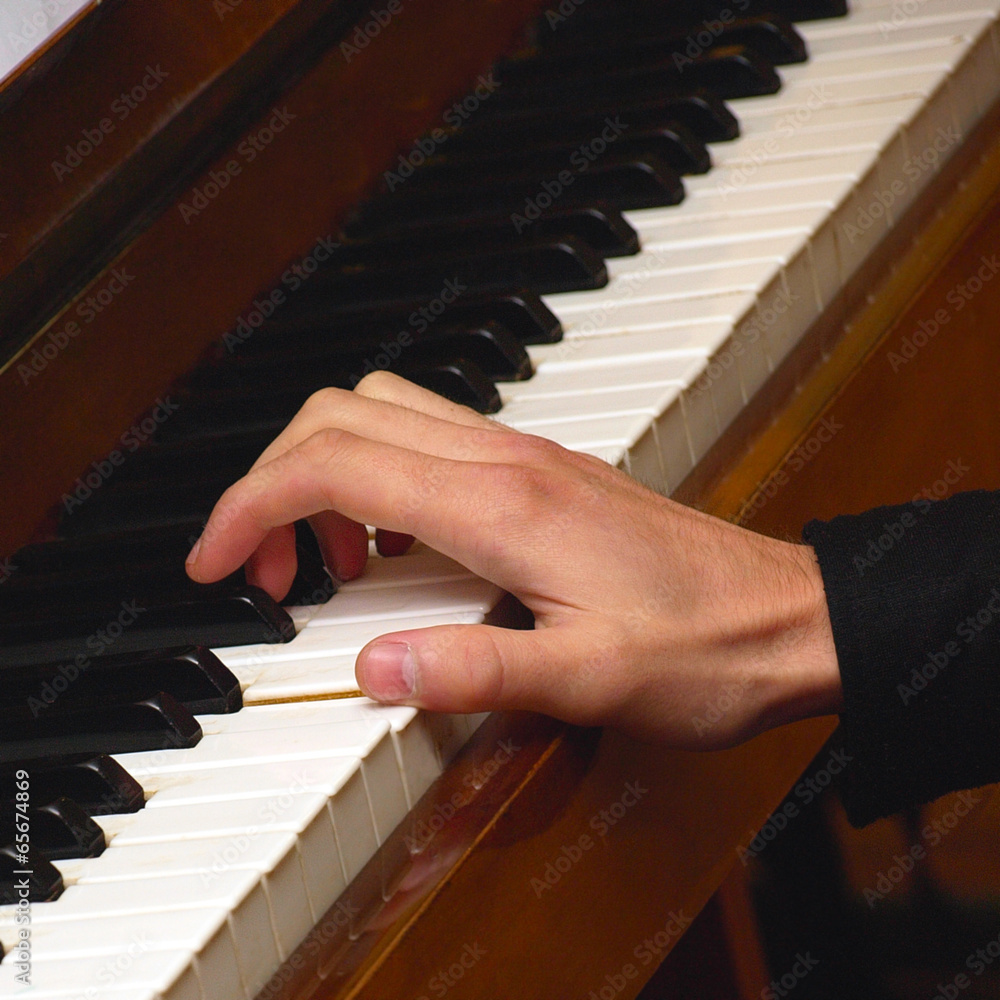 Hand pianist