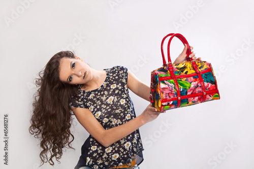 Девушка и сумка