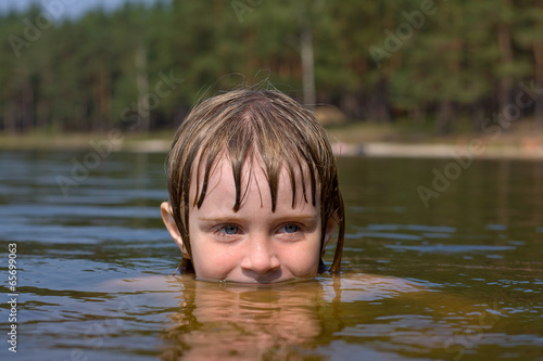 Fototapeta Naklejka Na Ścianę i Meble -  Beautiful girl in water