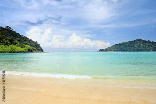 Staying on paradise island © atikom