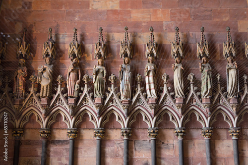 Statuen Vorhalle Münster Freiburg