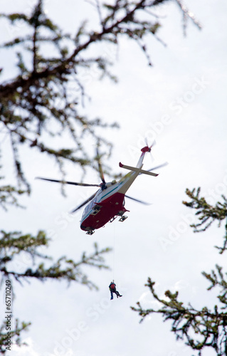 Eli soccorso in montagna photo