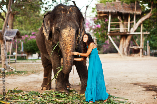 Obraz na płótnie Young pretty woman with elephant in Thailand w salonie