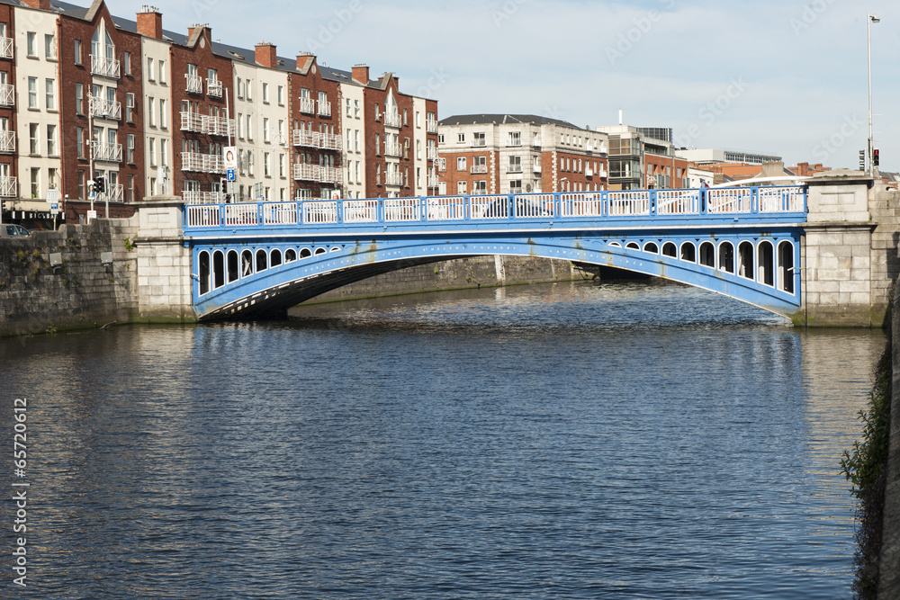 Rory O'More-Brücke über den Fluss Liffley, Dublin, Irland Rory O'More-Brücke über den Fluss Liffley, Dublin, Irland