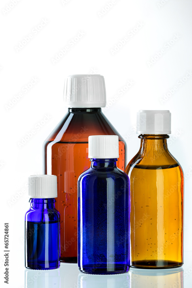 4 Farbige Flasche auf weissem Hintergrund