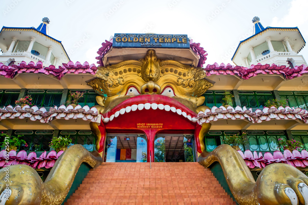 Obraz premium Gold Buddha temple, Dambulla, Sri Lanka