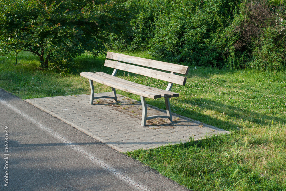 Panchina libera al parco