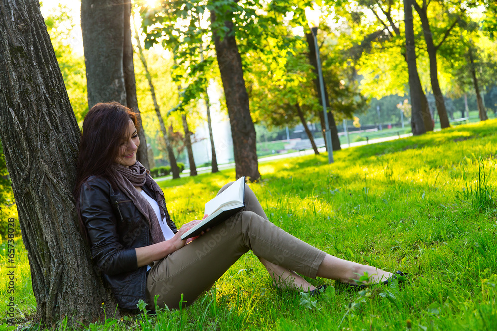 girl sitting park read book girl sitting park read book