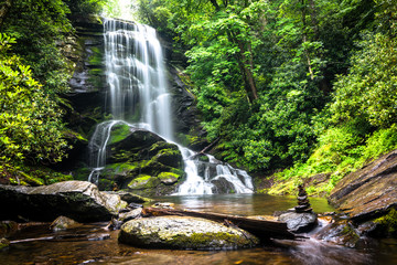 Wandcirkels Watervallen Upper Catawba waterval in bos  © skiserge1