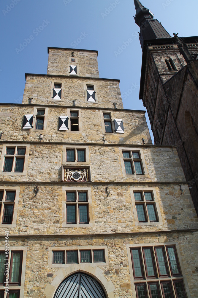 Fototapeta premium Das Standesamt und die Marienkirche