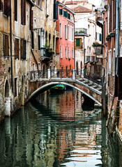 Fototapete Khaki Romantische Kanäle in Venedig  © tan4ikk