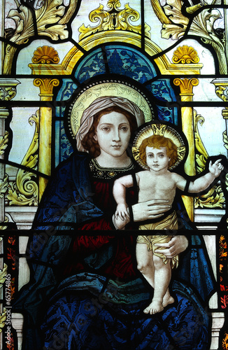 Mary with the child Jesus in stained glass