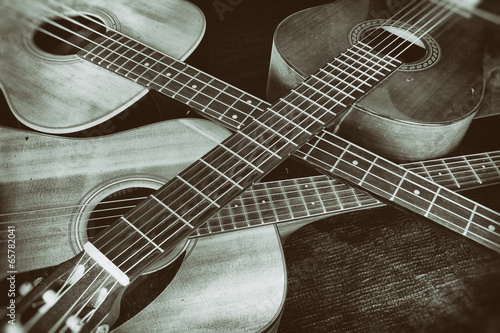 Obraz na plátně Vintage Acoustic Guitars Crossed