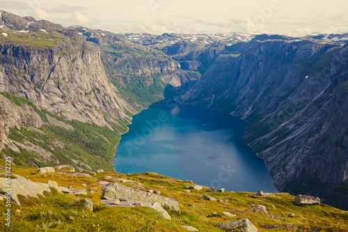 A vibrant picture of the mountain route to famous norwegian hiki