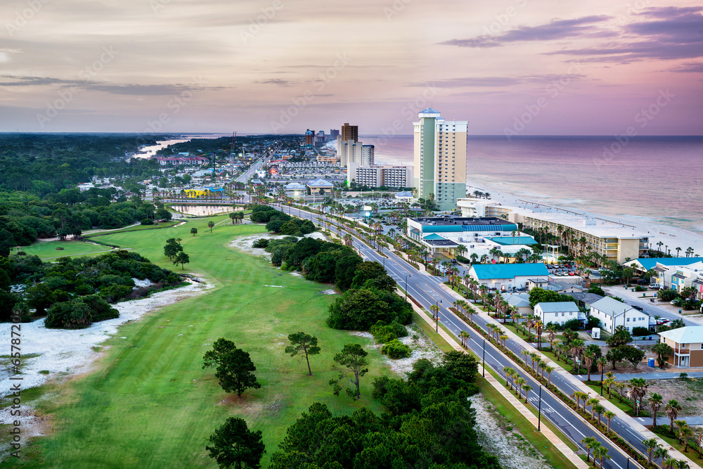 Naklejka premium Panama City Beach, Florida, view of Front Beach Road at sunrise