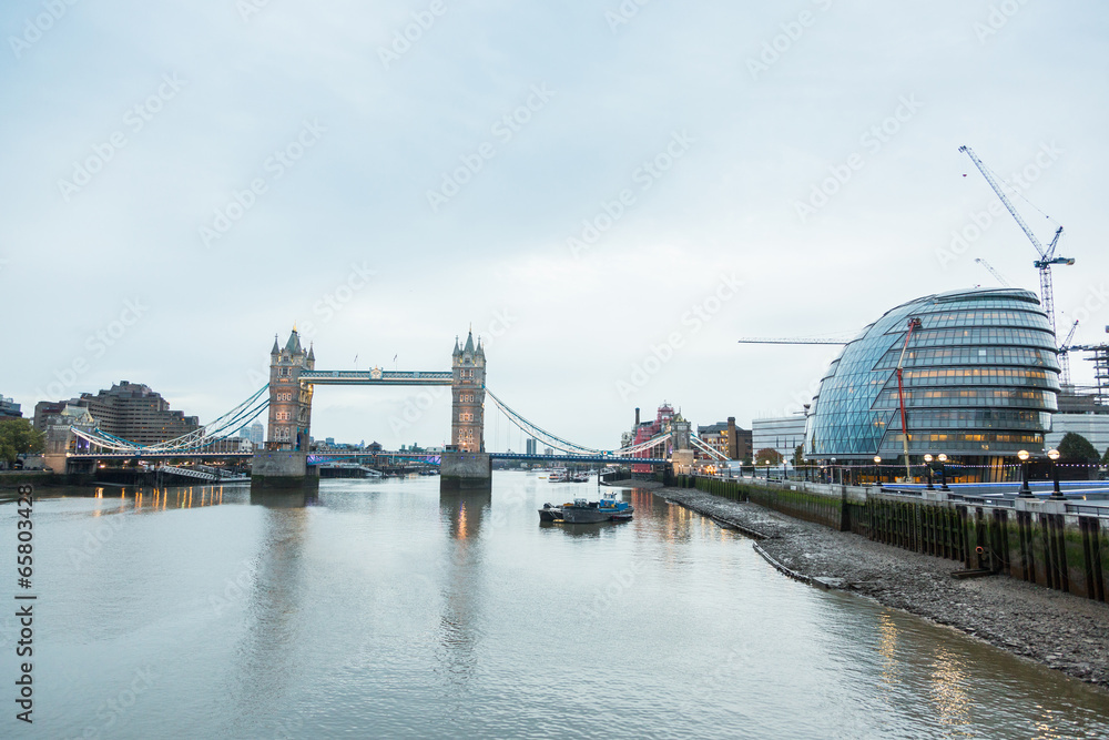 Fototapeta premium Tower Bridge in London