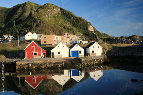 isola di runde norvegia case tipiche dei pescatori photo