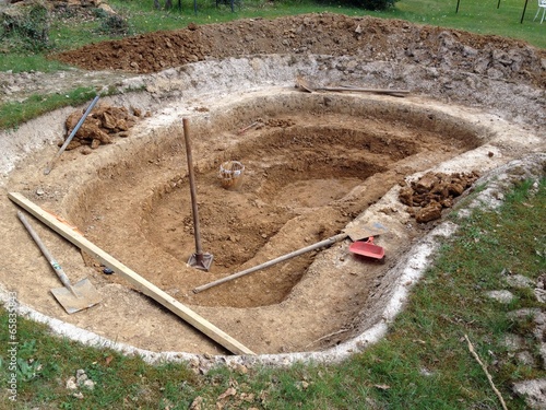 Bassin de jardin en cours de construction