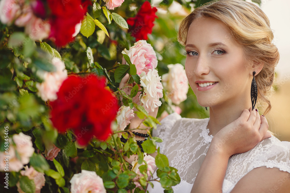Fototapeta premium Gorgeous young bride in the Park of colors