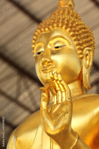 the buddha statue