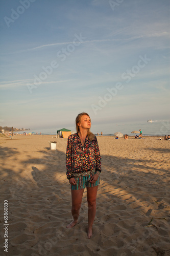 kobieta blondynka opalenizna plaża opalony