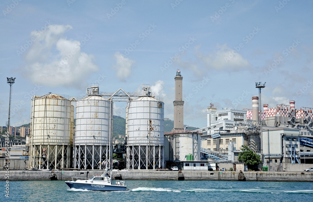 Obraz premium Lighthouse in the port