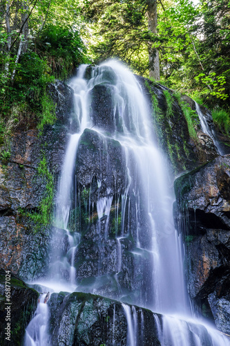Fototapeta Naklejka Na Ścianę i Meble -  Beautiful small waterfall in Alsace forest