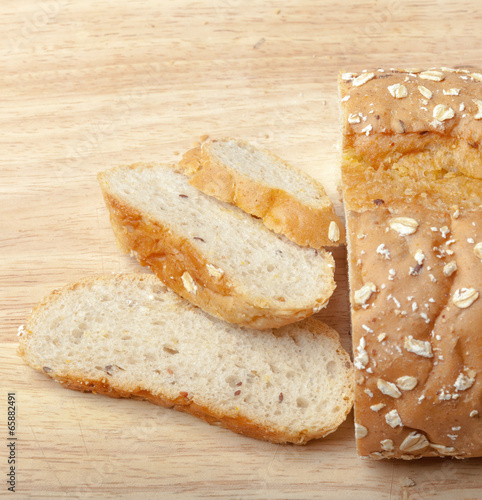 Bread from rye and wheat flour of a rough grinding