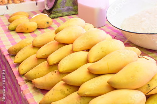 Ripe yellow mangoes in the market