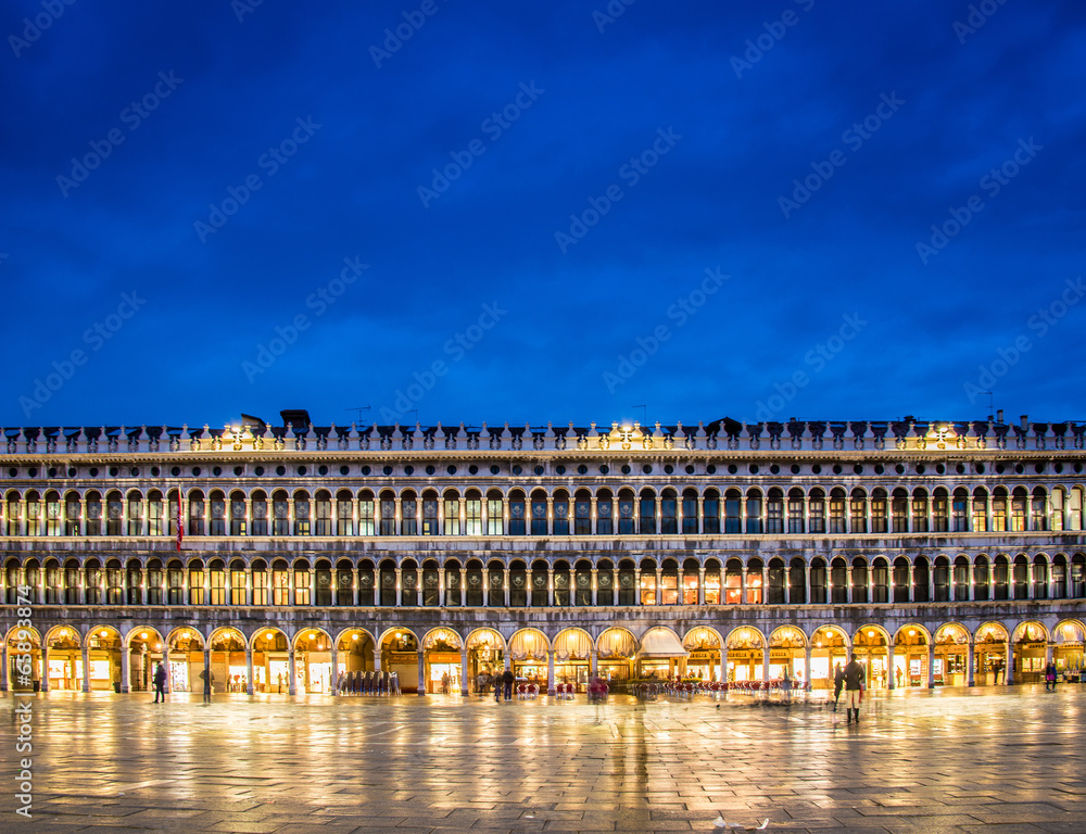 Obraz premium Evening view of saint mark square in Venice, Italy