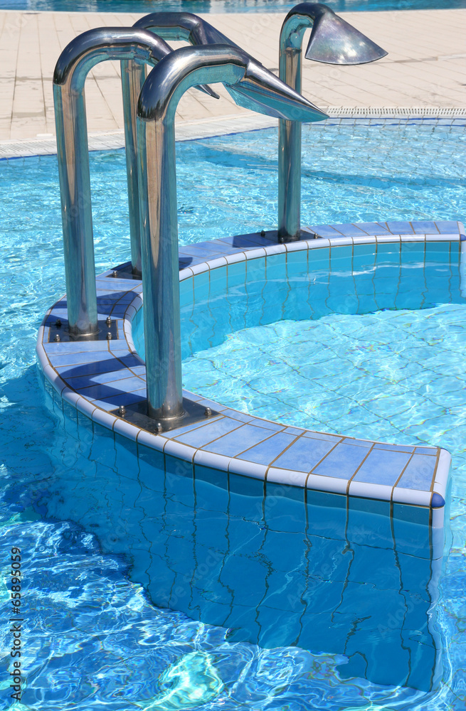 Obraz premium powerful massage providers back in the pool of luxury tourist co