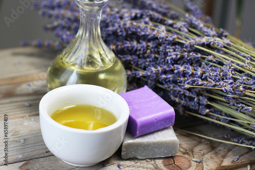 Fototapeta Naklejka Na Ścianę i Meble -  Mix of lavender flowers and cosmetic