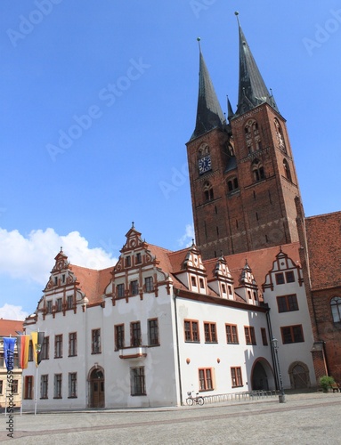 Stendaler Markt mit Rathaus und Ratskirche St. Marien