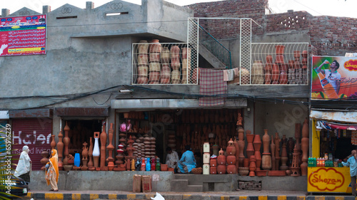 Roadside Pots seller in Lahore, Pakistan