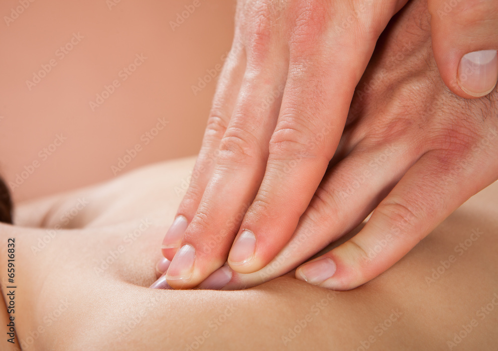 Naklejka premium Therapist Massaging Female Customer's Back At Spa