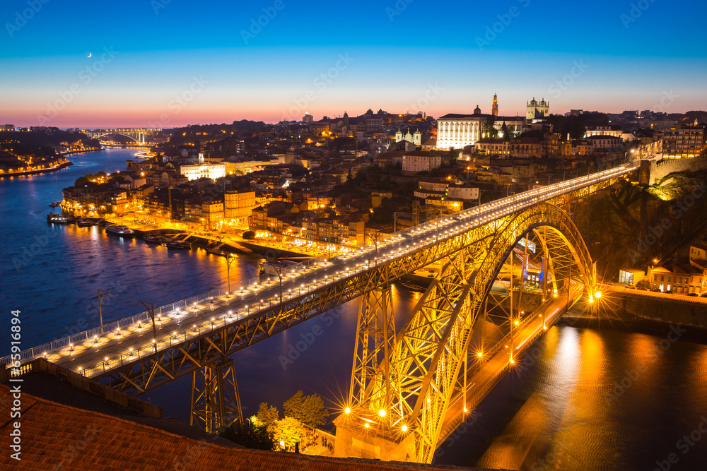 Dom Luiz bridge Porto at dusk