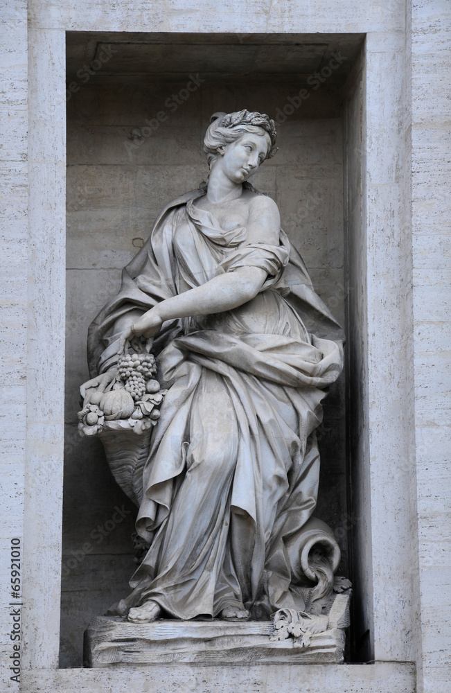 Statue on the Palazzo Poli in Rome